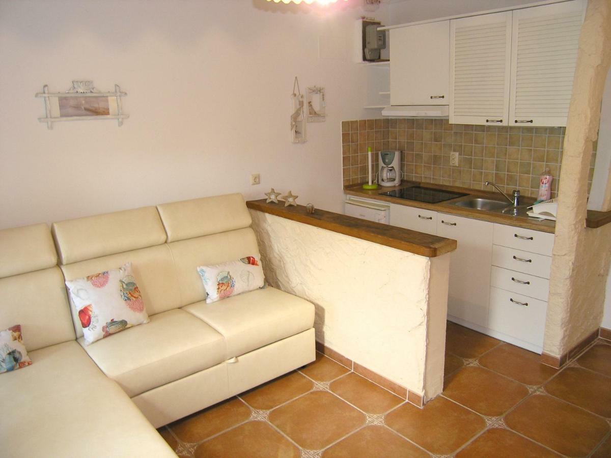 Apartment Damijan Krk Town Exterior photo